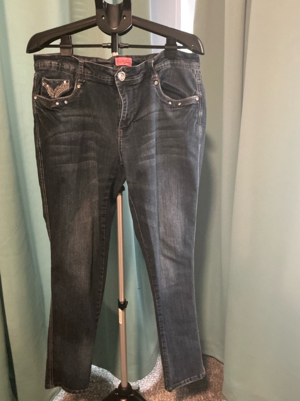 Women’s Sz 15/16 straight leg embellished stretchy blue jeans